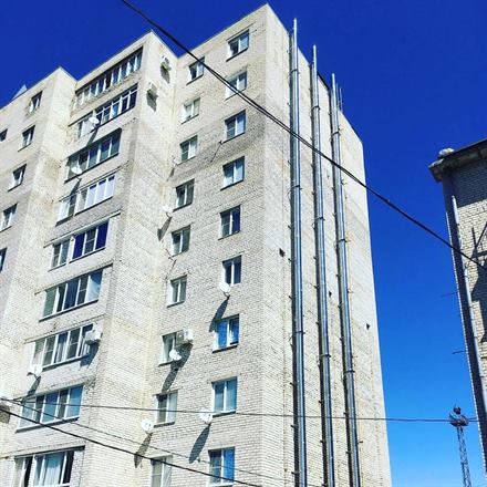 Смонтированный дымоход из нержавеющей стали на объекте — работа ТВК